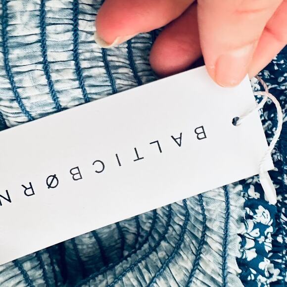 Baltic Born Hadley Smocked Jumpsuit Blue White Ditsy Floral Print Size Small - Picture 10 of 13